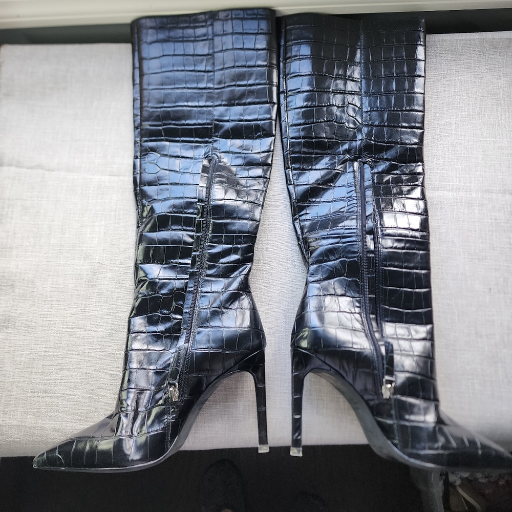 NWOT Black Suede Studio Taylor Boots - Picture 7 of 16